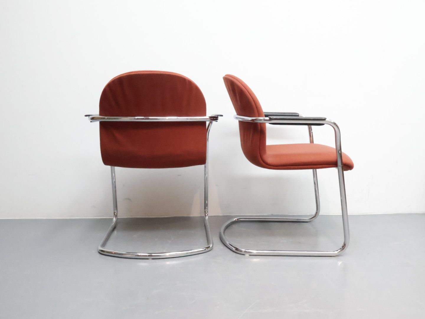 Vintage buisframe fauteuils / buisframe stof / metaal rood / armleuning