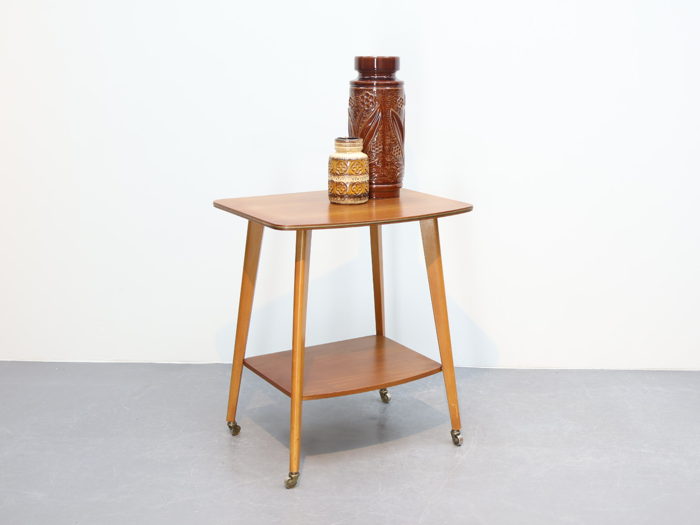 Vintage bijzettafel  / barcart op wieltjes
