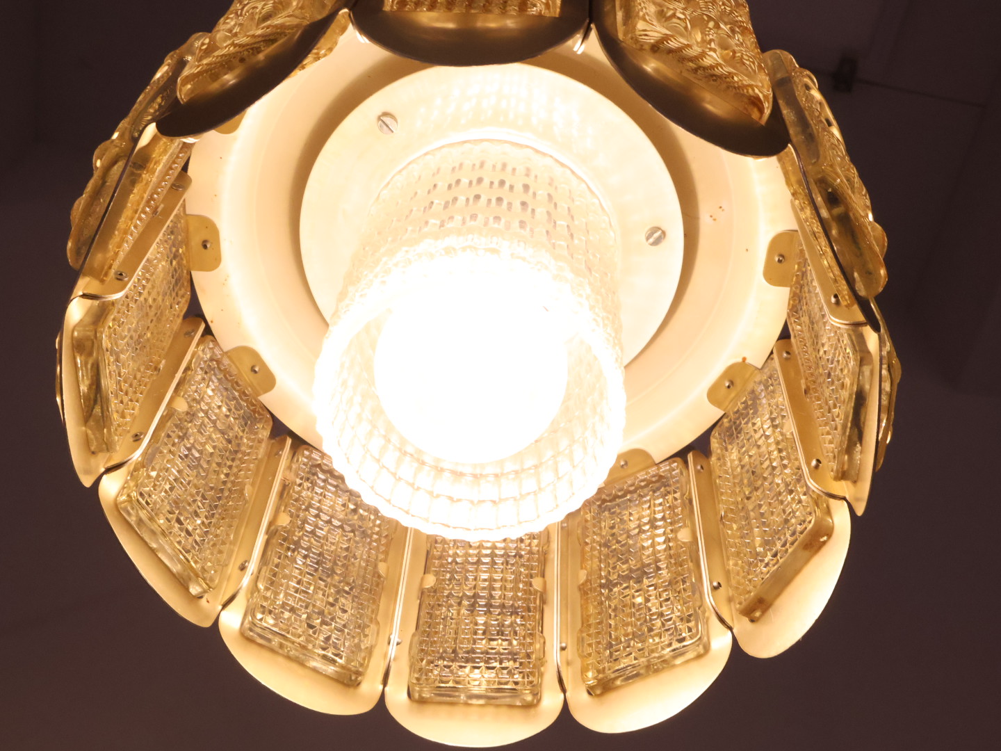 Vintage hanglamp / aluminium glas / goud amber / Vitrika Den mark