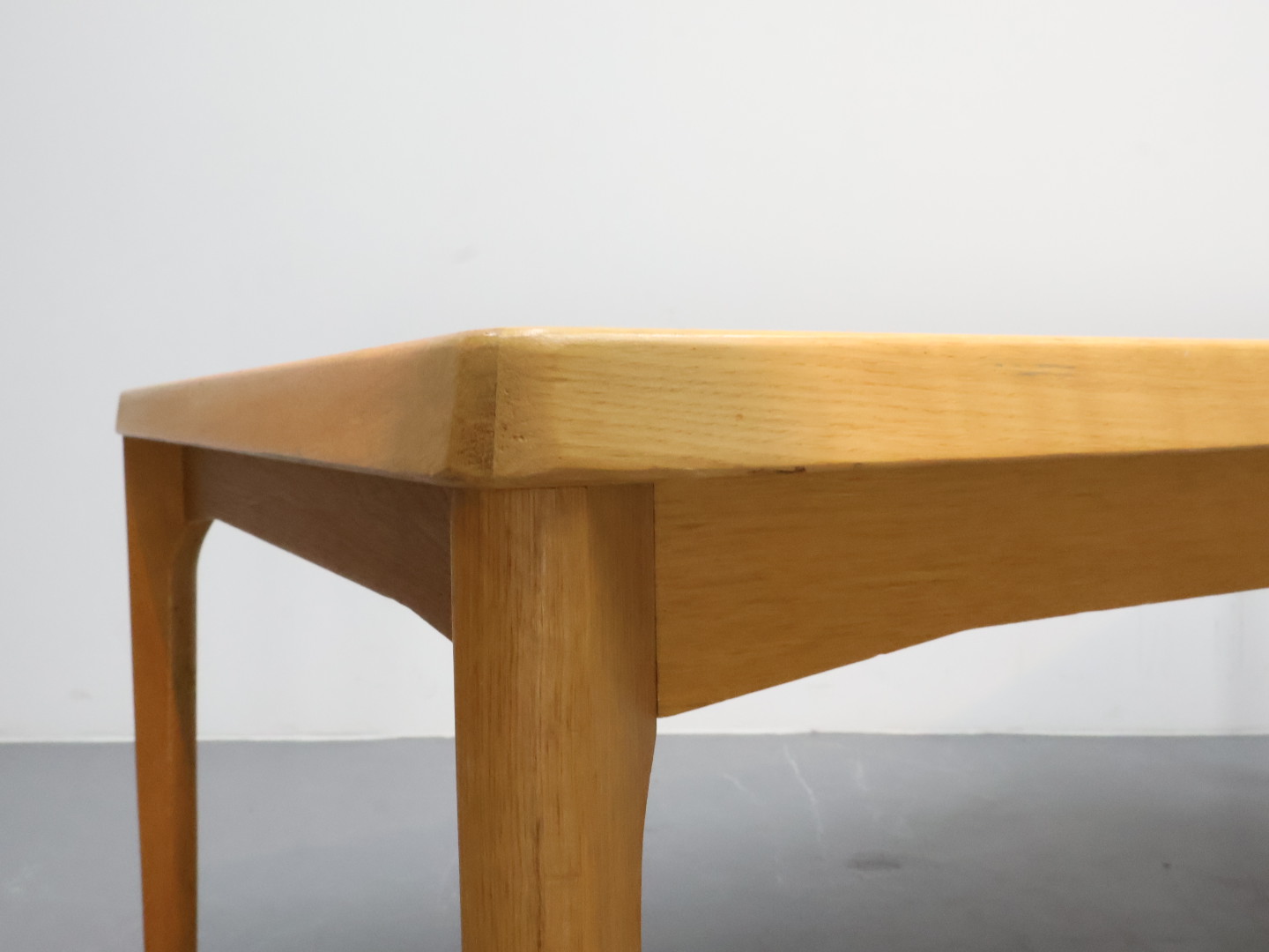 Vintage salontafel / blond eiken / rechthoek / Henning Kjaernulf Denemarken