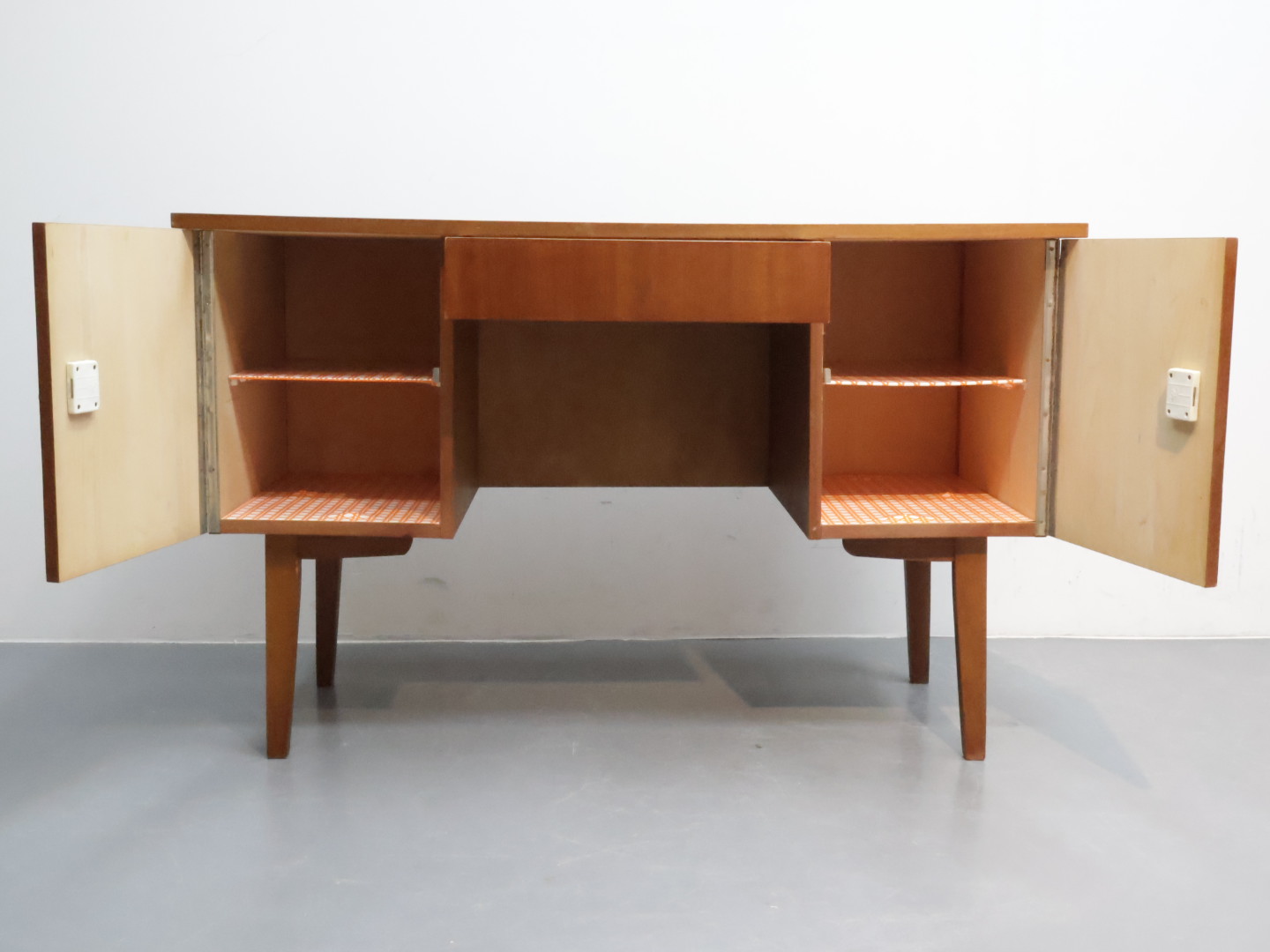 Vintage bureau / teak / deuren / schuine poten