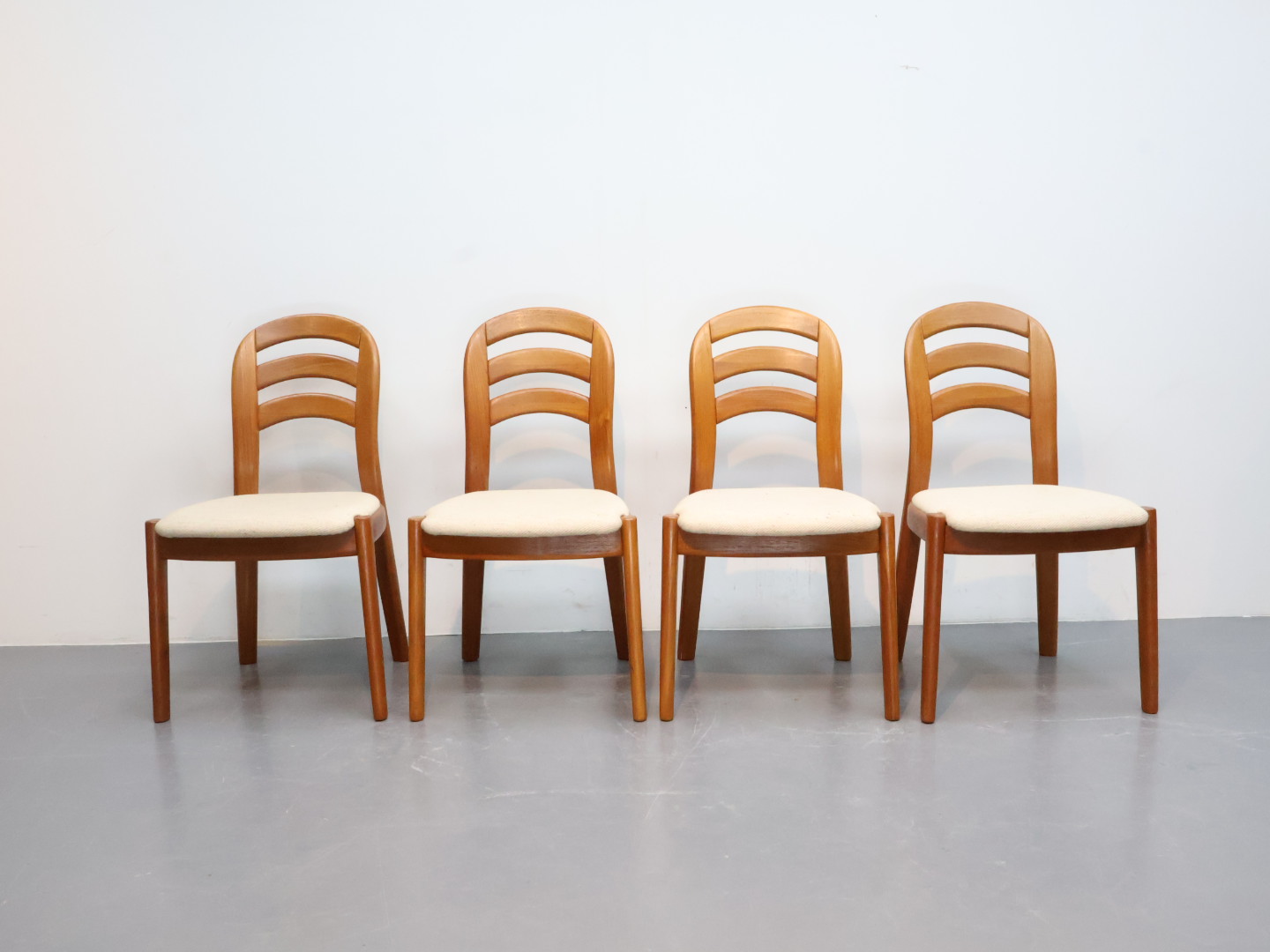 Vintage eetkamerstoel / teak stof / bruin creme / Koefoed Denmark