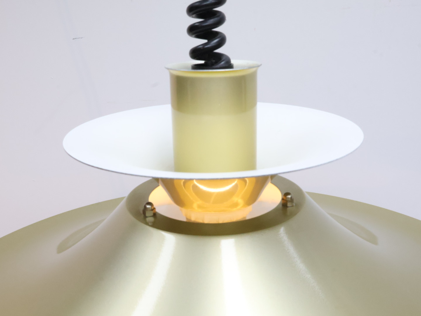 Vintage hanglamp / metaal / goud / Lyfa Denemarken model 4209