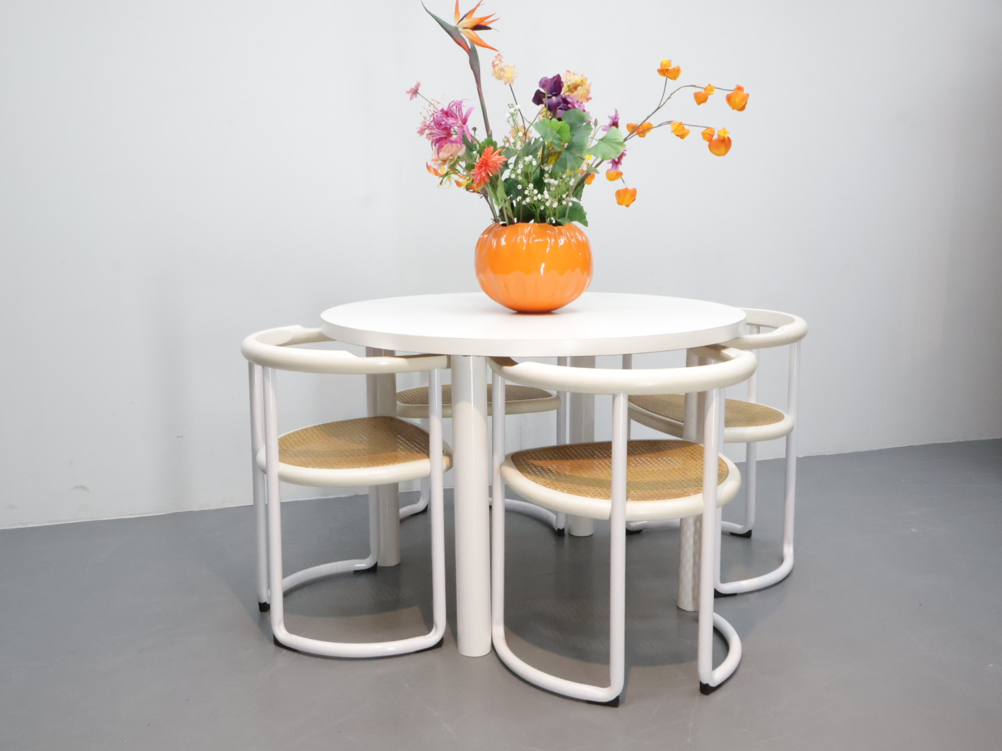 Vintage eettafel / metaal formica / wit / kunsstof fineer