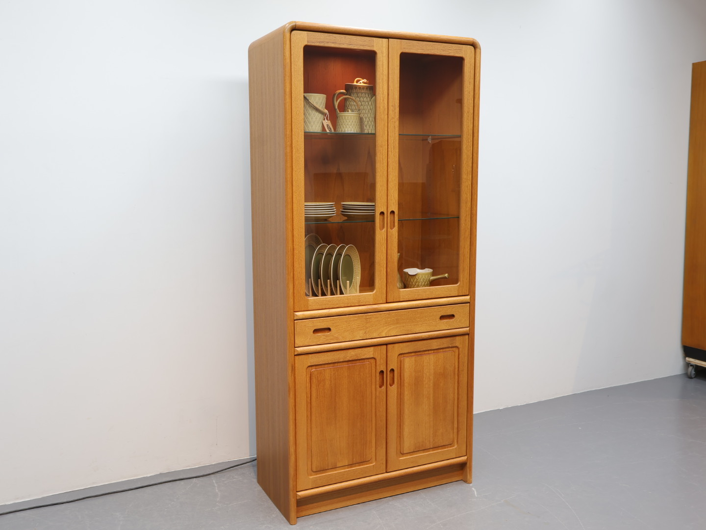 Vintage teakhouten vitrinekast Stofa Møbler Denmark