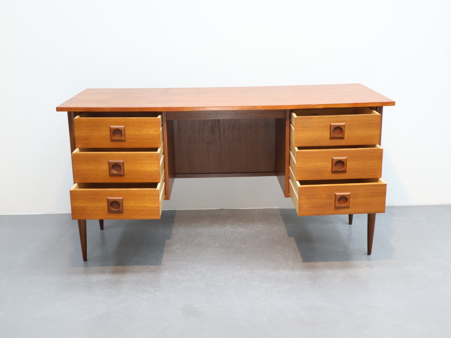 Vintage bureau / Deens / Jaren `60 / Teak