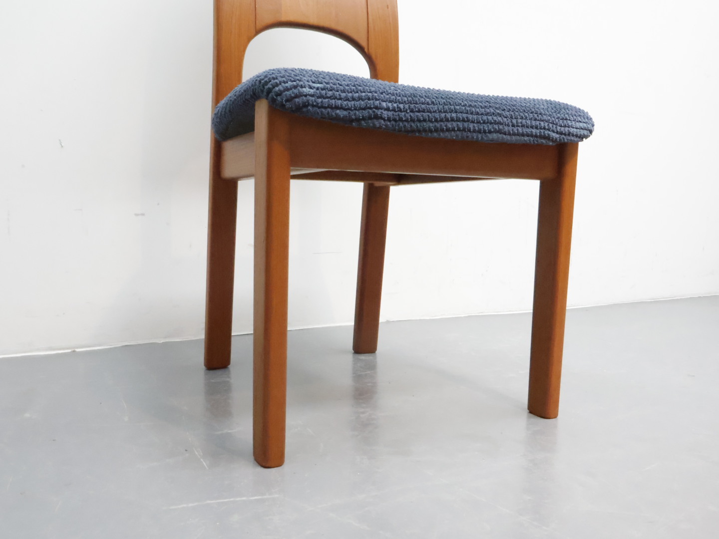 Vintage eetkamerstoelen / teak stof / bruin blauw / set van 4 Holstebro Møbelfabrik