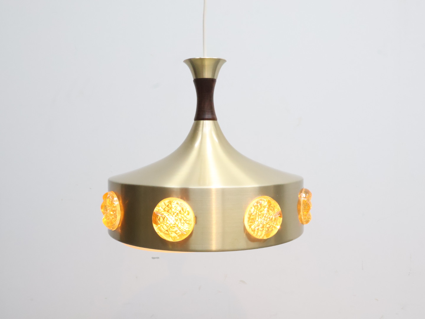 Vintage hanglamp / aluminium teakhout glas / goud amber bruin / Denemarken