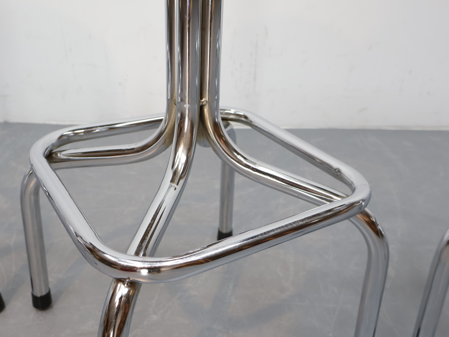 Vintage barkruk / buisframe skai / zwart metaal / set van 3