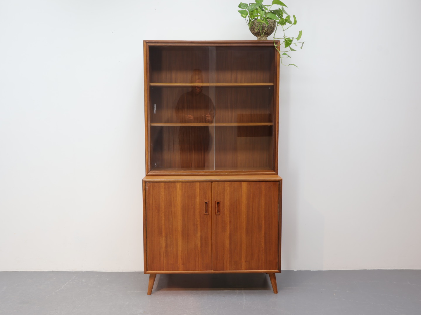 Vintage teak wandmeubel met vitrinekast – jaren 60