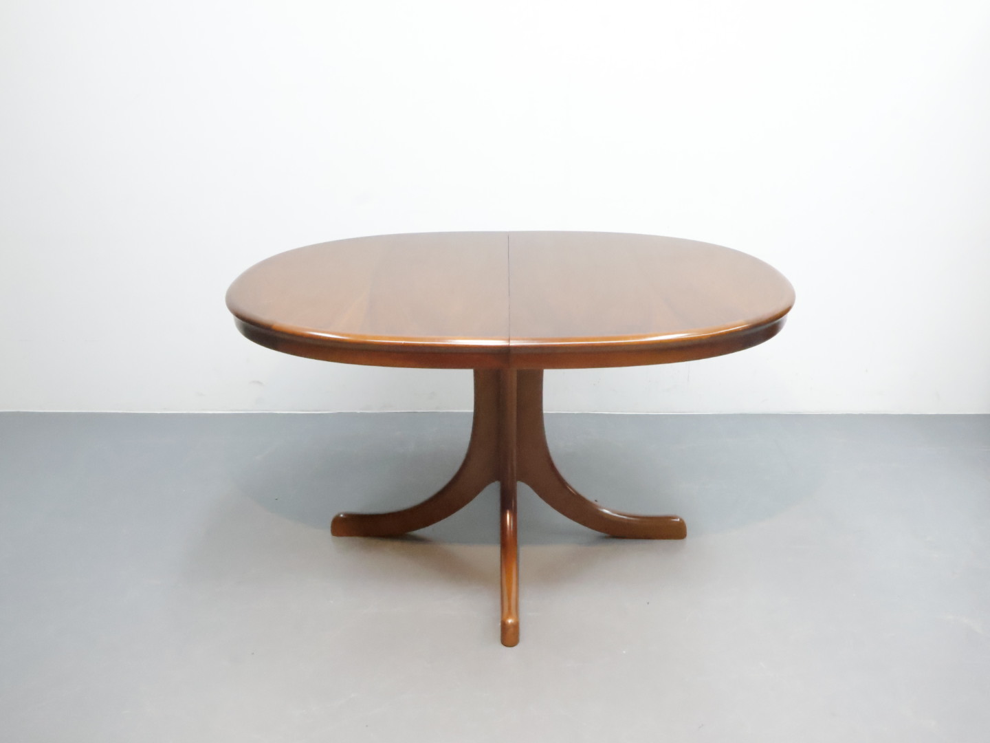 Vintage eettafel / hout / bruin ovaal / Lübke