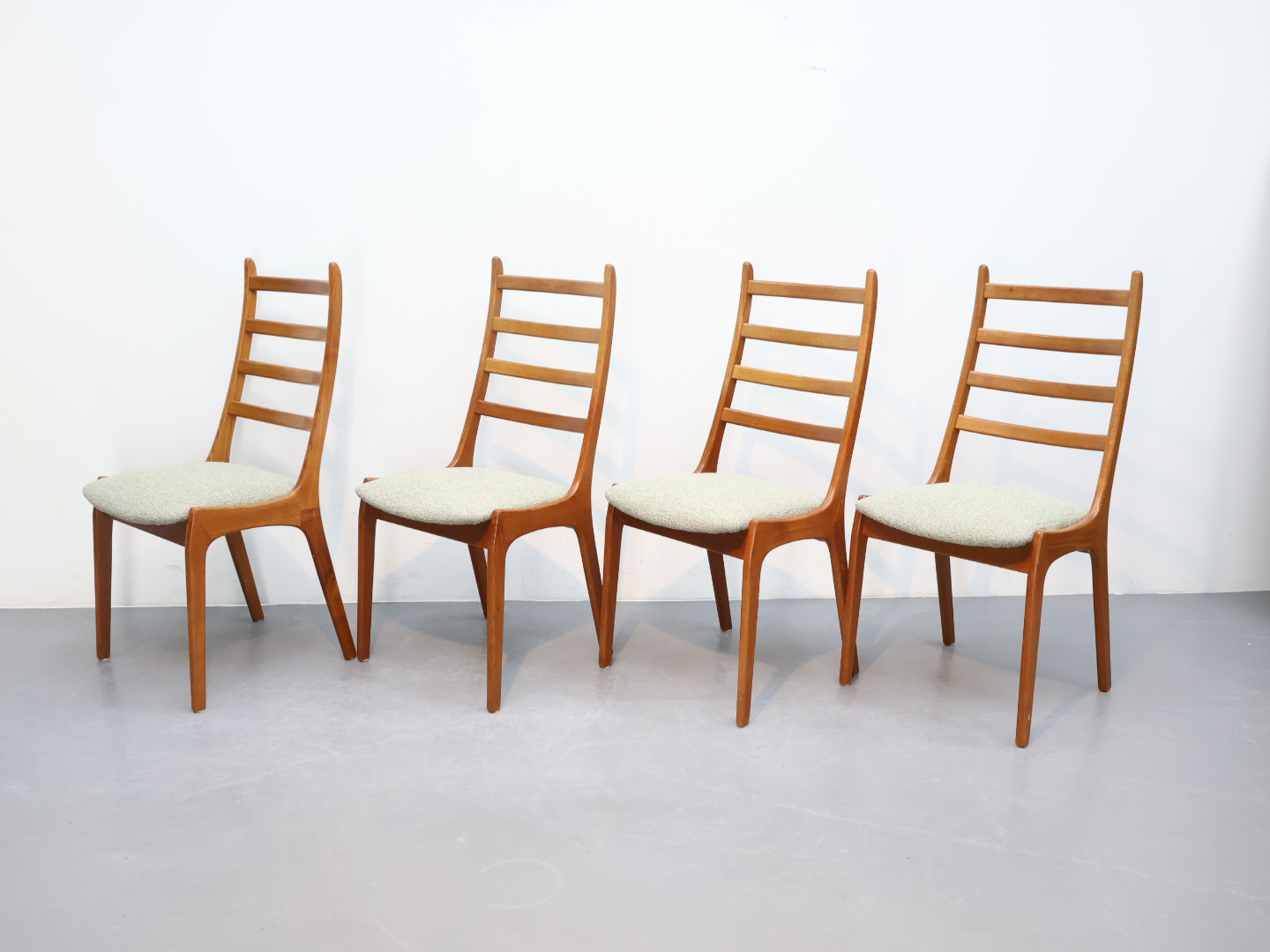 Vintage eetkamerstoelen / Kai Kristiansen / Teak / Groene stoffering