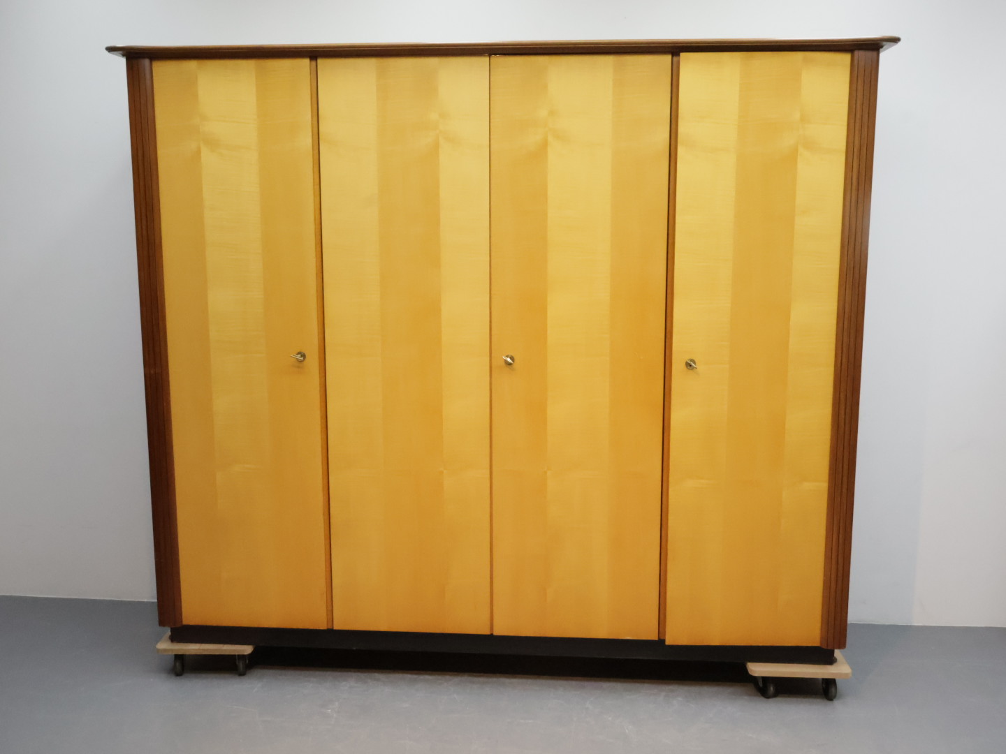 Vintage kledingkast / 4 deurs / duotone / plint
