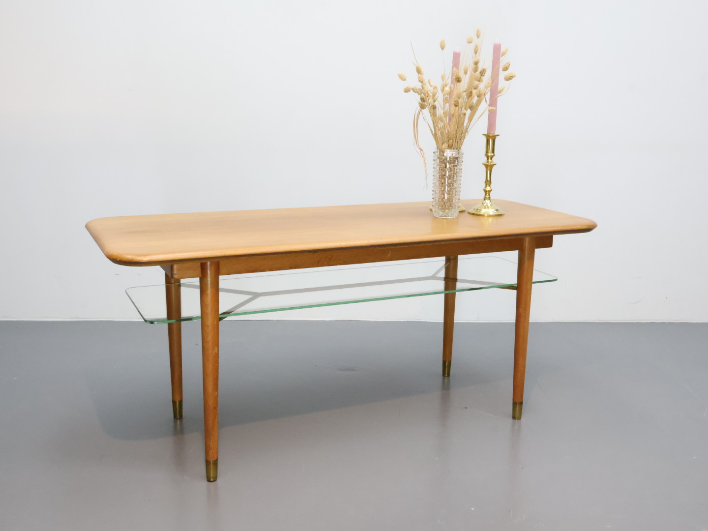 Vintage salontafel / messing glas notenfineer / glazen plaat / A Patijn