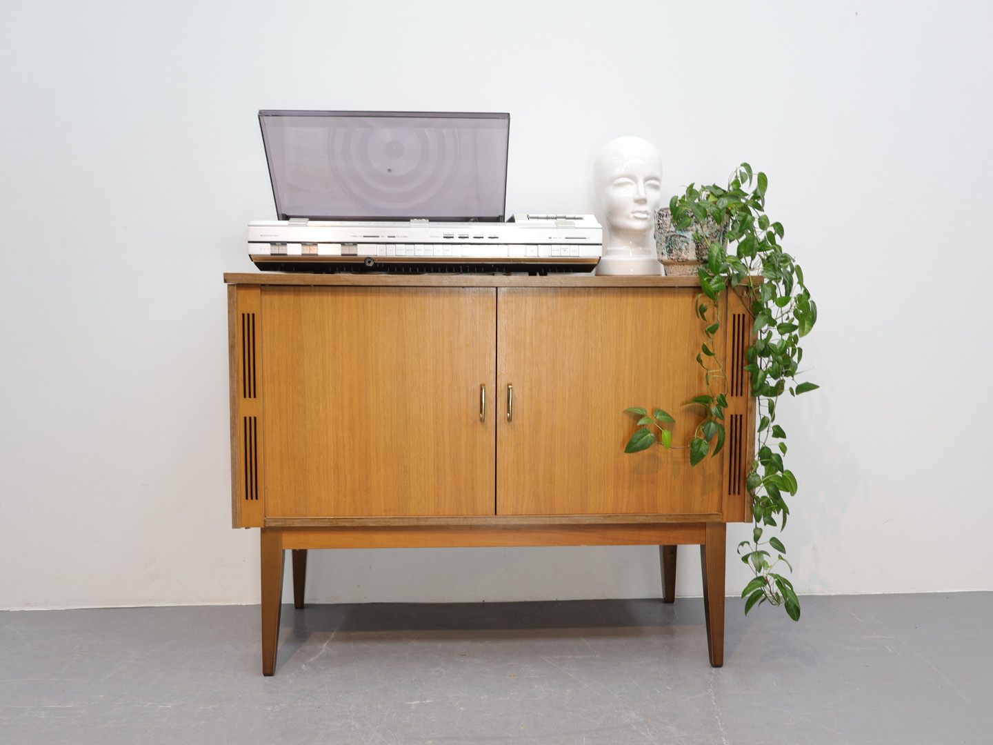 Vintage adiomeubel dressoir jaren 60