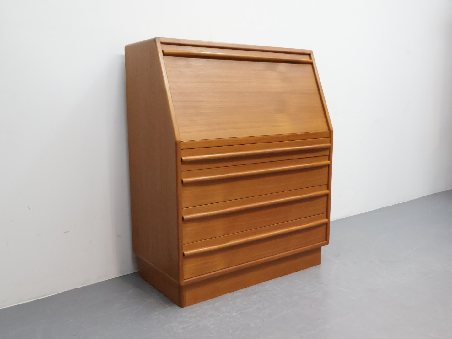Vintage secretaire / lades schuifklep / Massief teakhout / Tørring møbelfabrik Denmark
