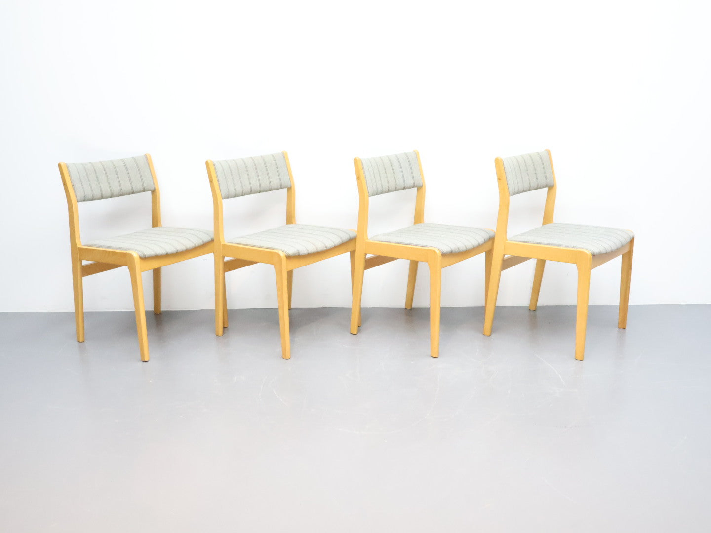 Vintage eetkamerstoelen / eiken stof / geel grijs / set van 4 Farstrup