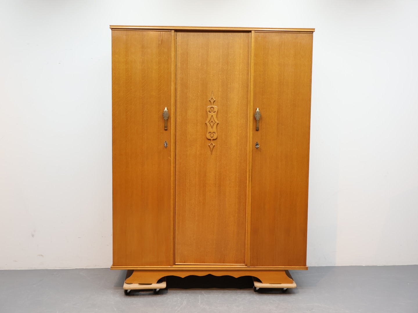 Vintage kledingkast /eiken / houtsnijwerk