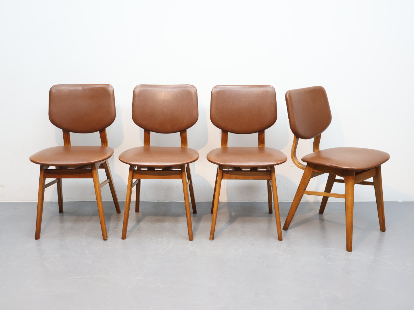 Vintage eetkamerstoelen / Set van 4 / Bruin skai